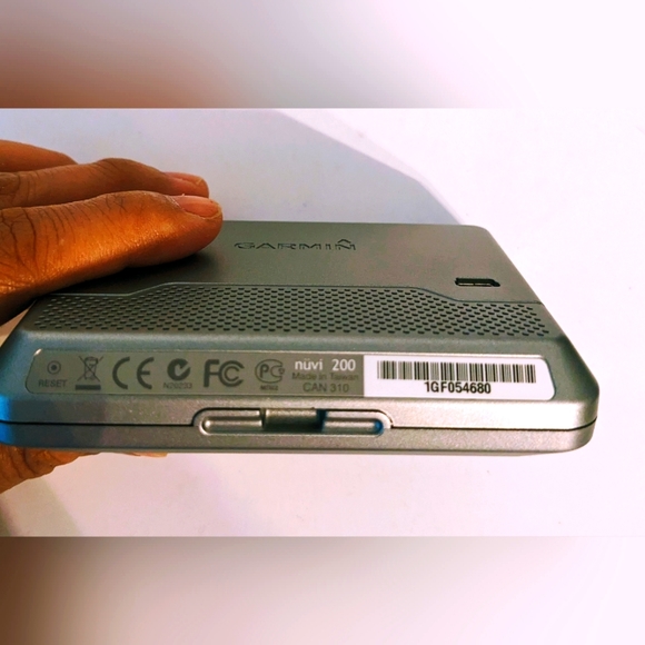 GARMIN NUVI 200 Series GPS Touch Screen Navigation System Accessories Bundle - Picture 4 of 6